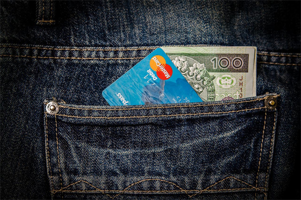 美国4月ADP就业人数增加19.2万，预期18万，3月数据上修